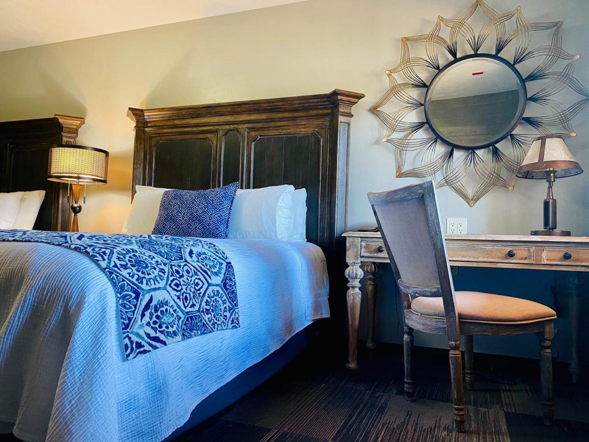Desert Rose Resort&cabins Bluff